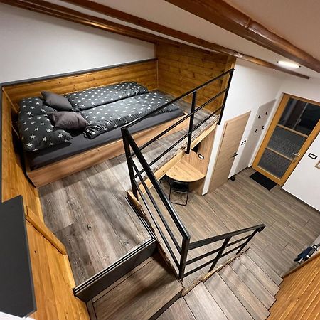 Apartma Mia Crni Kal Exterior photo