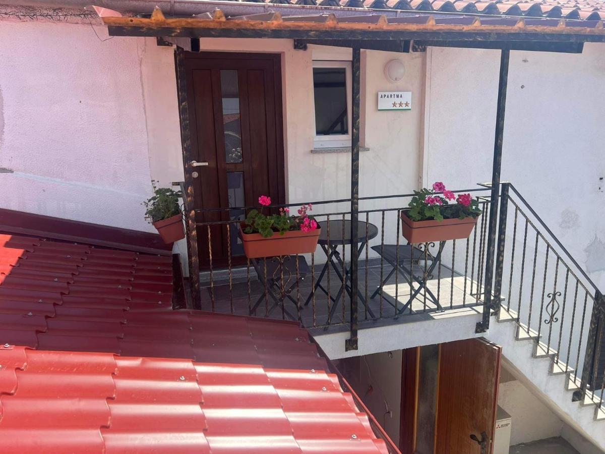 Apartma Mia Crni Kal Exterior photo