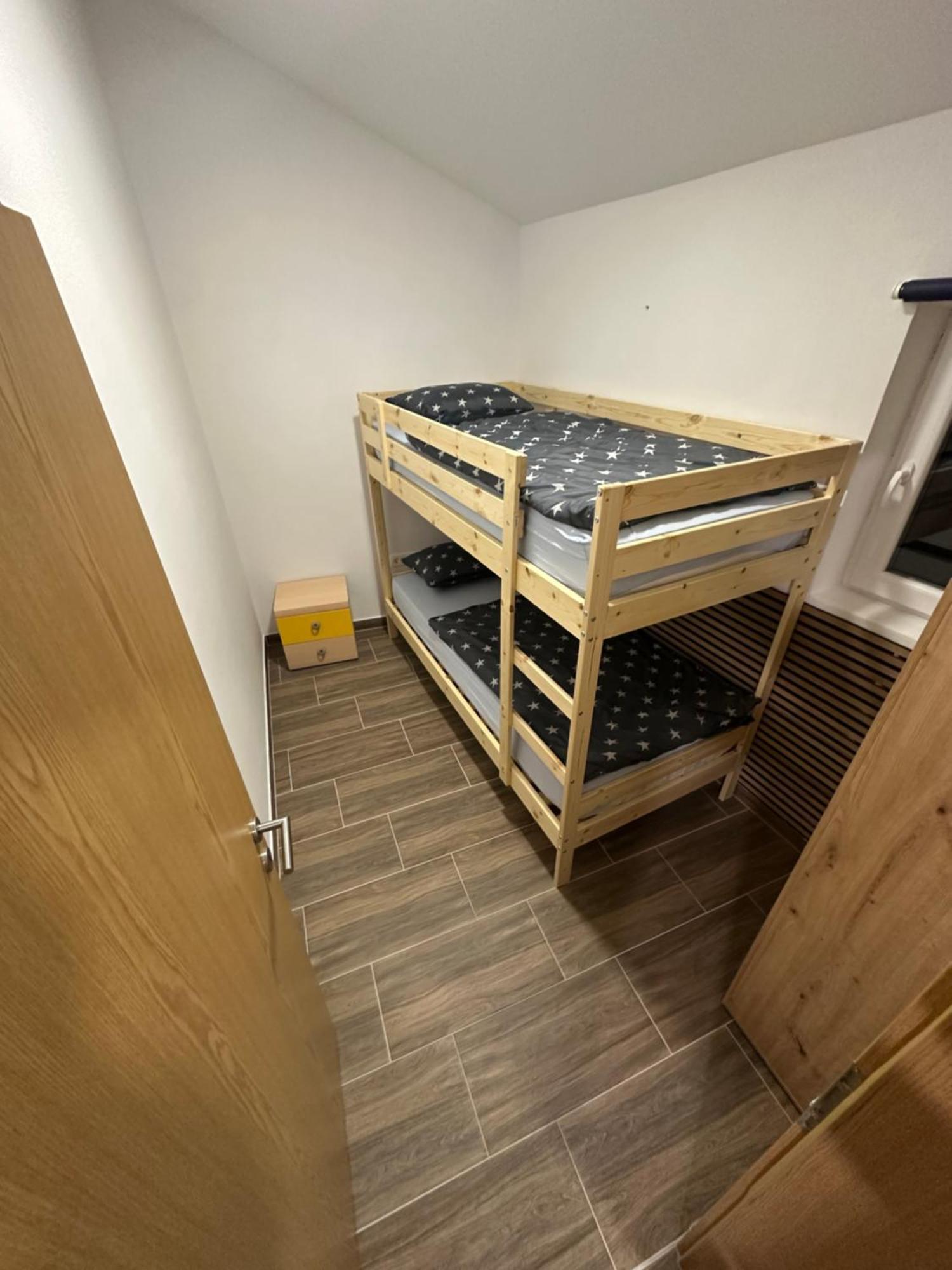 Apartma Mia Crni Kal Exterior photo