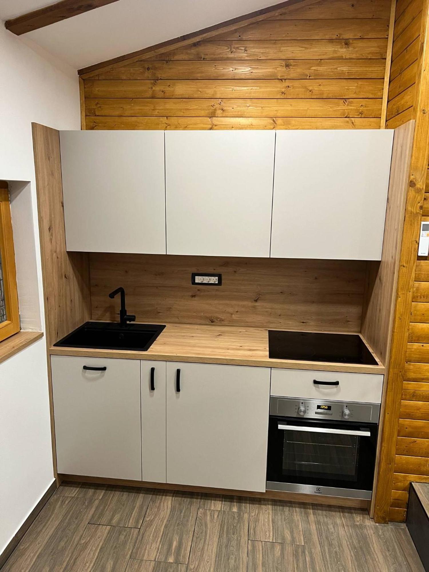 Apartma Mia Crni Kal Exterior photo