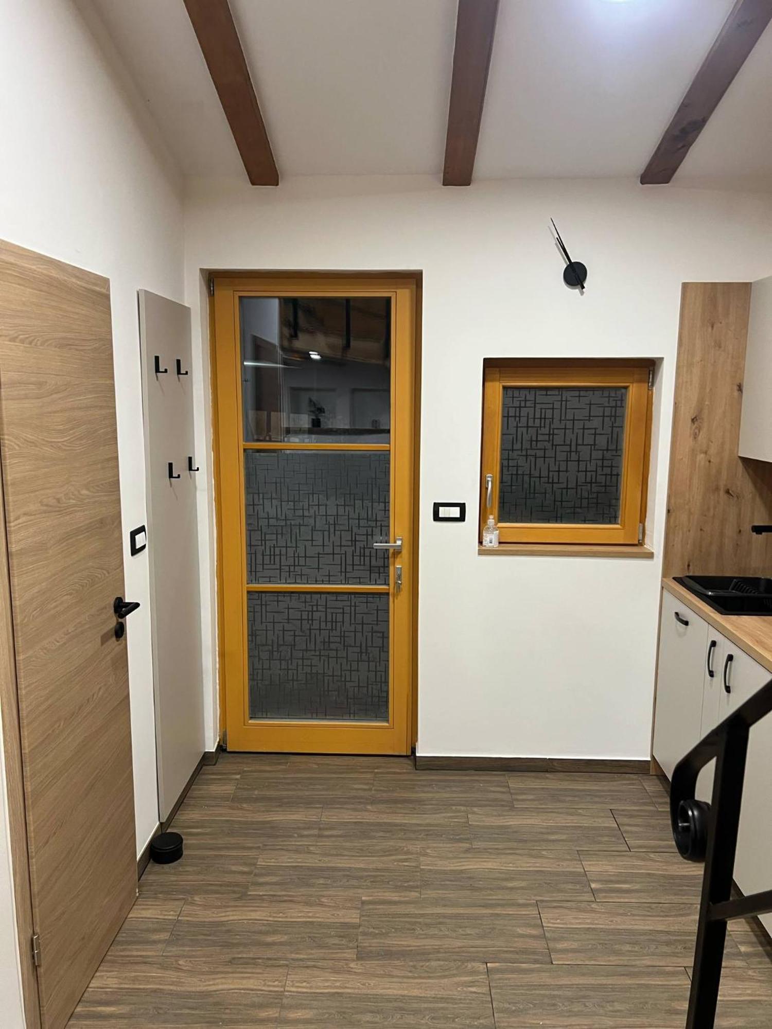 Apartma Mia Crni Kal Exterior photo