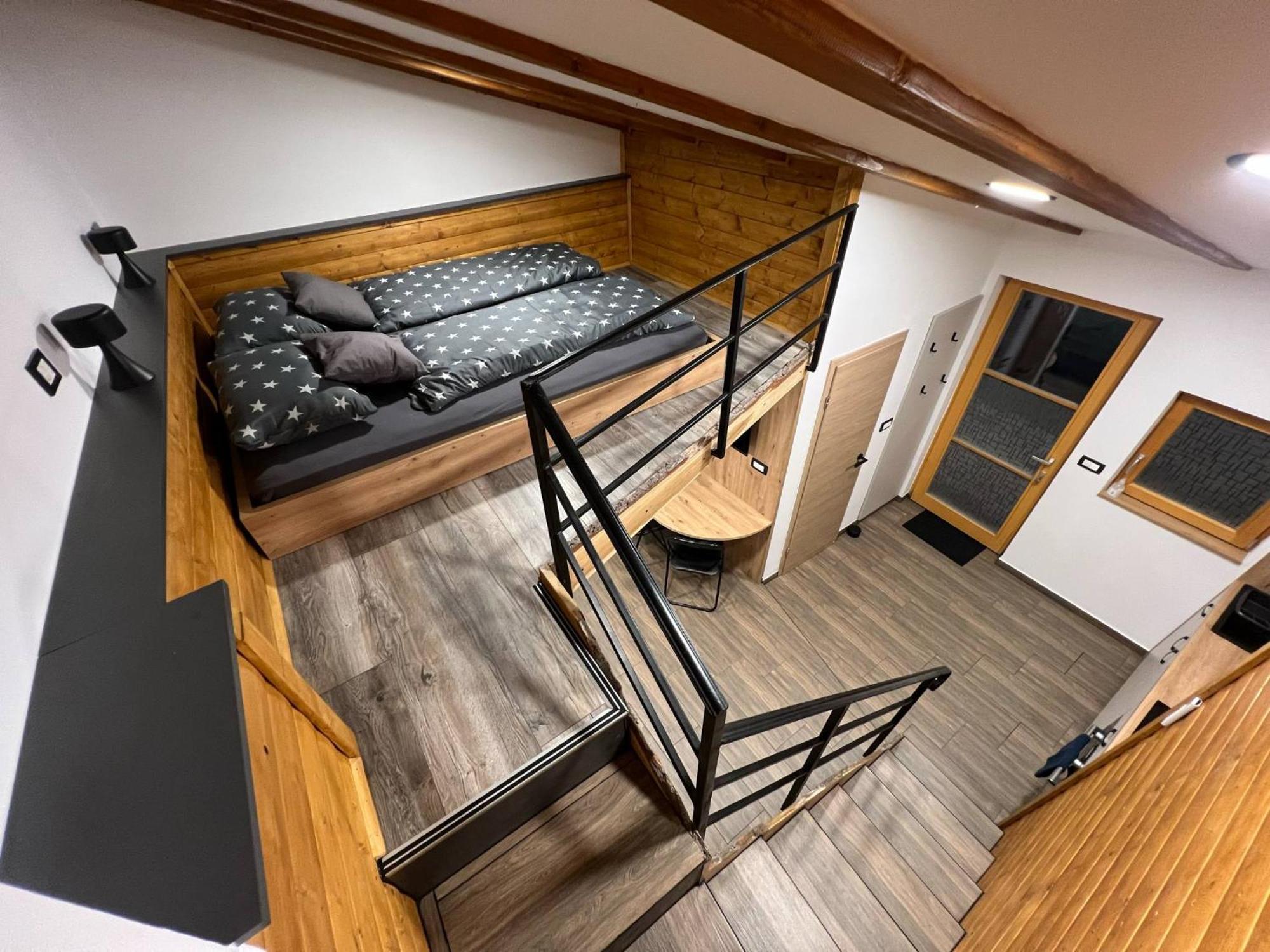 Apartma Mia Crni Kal Exterior photo